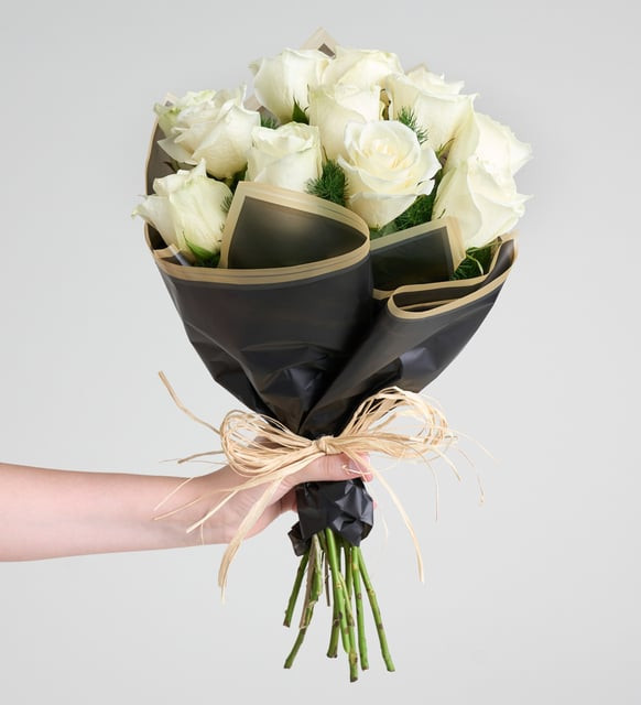 11 White Rose Bouquet